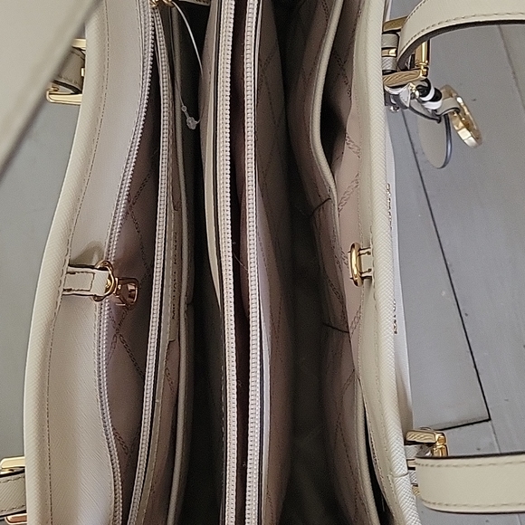 Handbag - Picture 3 of 3